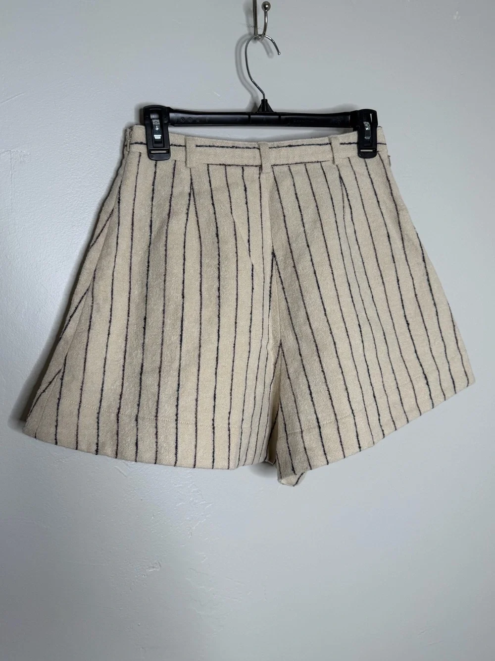 Dôen High-Waist Cream Striped Women’s Shorts